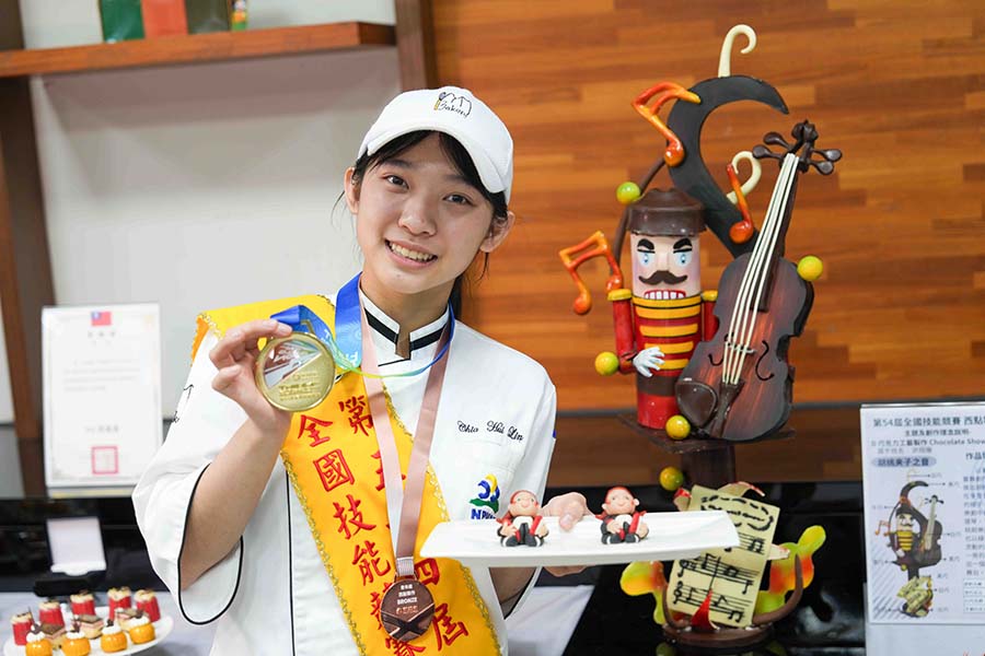 Ling-Shan Hung Helps Department of Hotel and Restaurant Management Win Gold at National Skills Competition for Four Consecutive Years