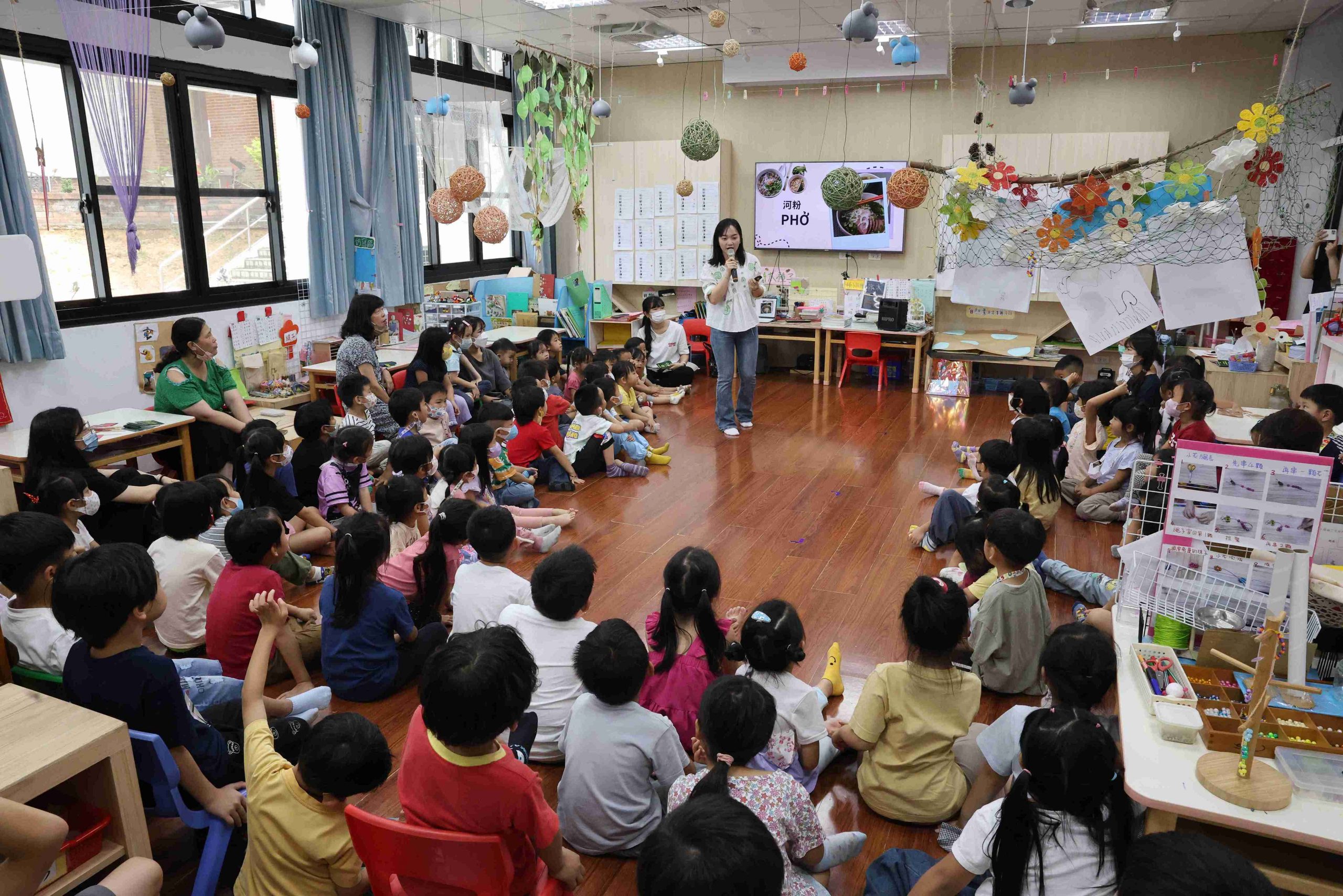 International Student Opens Up Young Learners to Vietnamese
