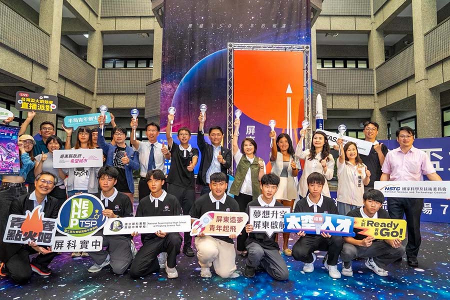 Practicing USR, NPUST Gives Guidance to Rocket Team at Experimental High School