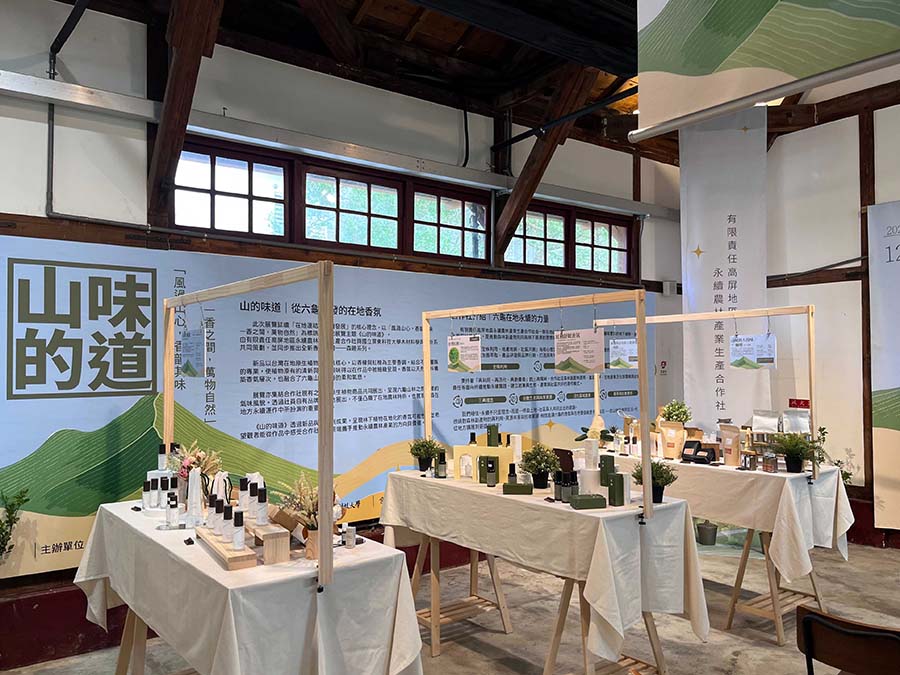 NPUST Wood Science and Design Collaborates with Local Industry to Share “The Scent of the Mountains”