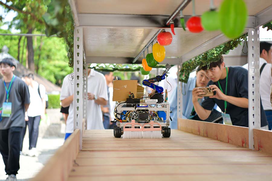 Industry, Government, Academia Cooperation: “National Agricultural Robot Competition” Held at NPUST