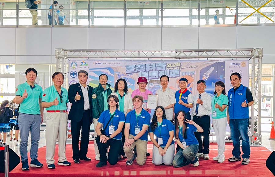 All Aboard! NPUST Leads Popular Science Train Activity at Pingtung Station
